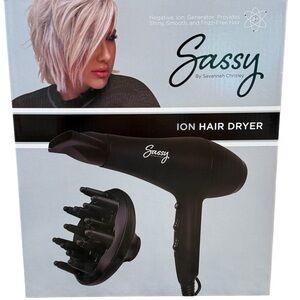 NEW IN BOX Sassy By Savannah Chrisley Ceramic Ion 1875 Watt Salon Grade Hair Dry